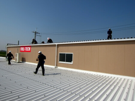 物流センター屋上に太陽光発電システムを設置完了後のロケーション